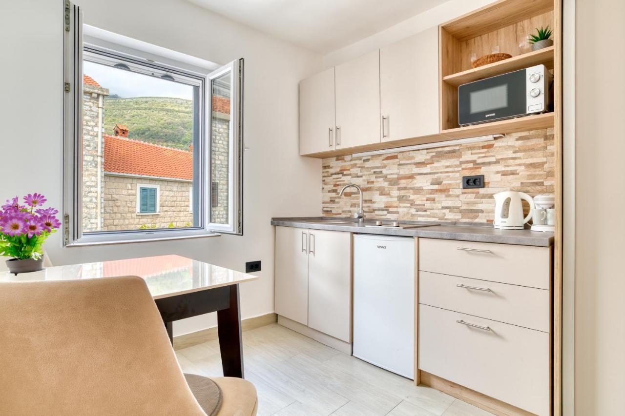 Symphony Apartments Street View Petrovac Exterior photo